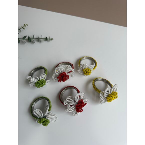 PIER 1 Beaded Daisy Napkin Rings Set of 6 | Floral Spring Summer Table Decor - Picture 2 of 6